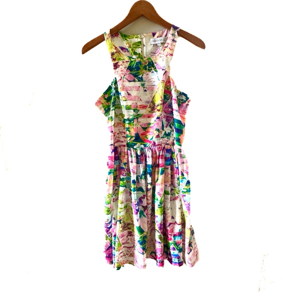 Womens Amanda U. Sleeveless
Colorful Garden Geo Print
Dress Size Medium